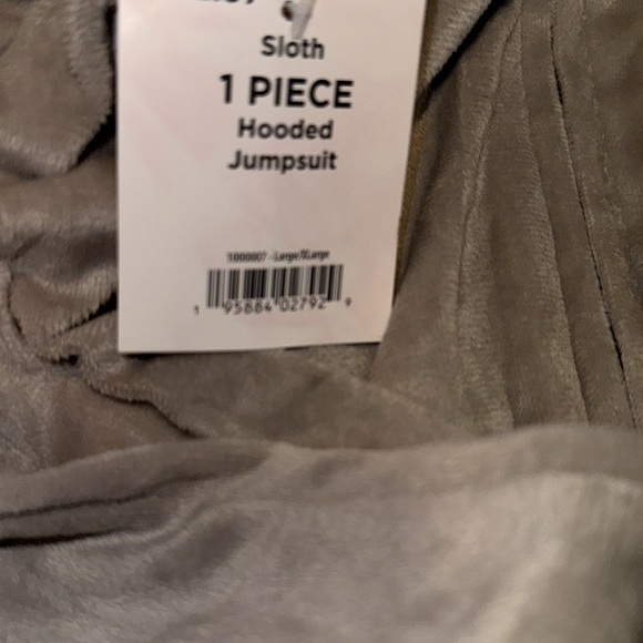 Sloth 1 piece hooded jumpsuit large/Xlarge - Picture 10 of 10